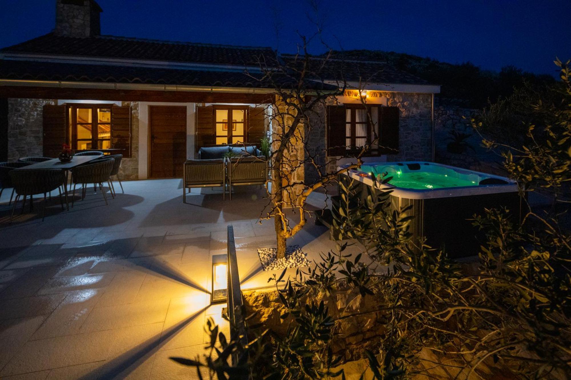 Holiday Home Svemir Drage Exterior foto